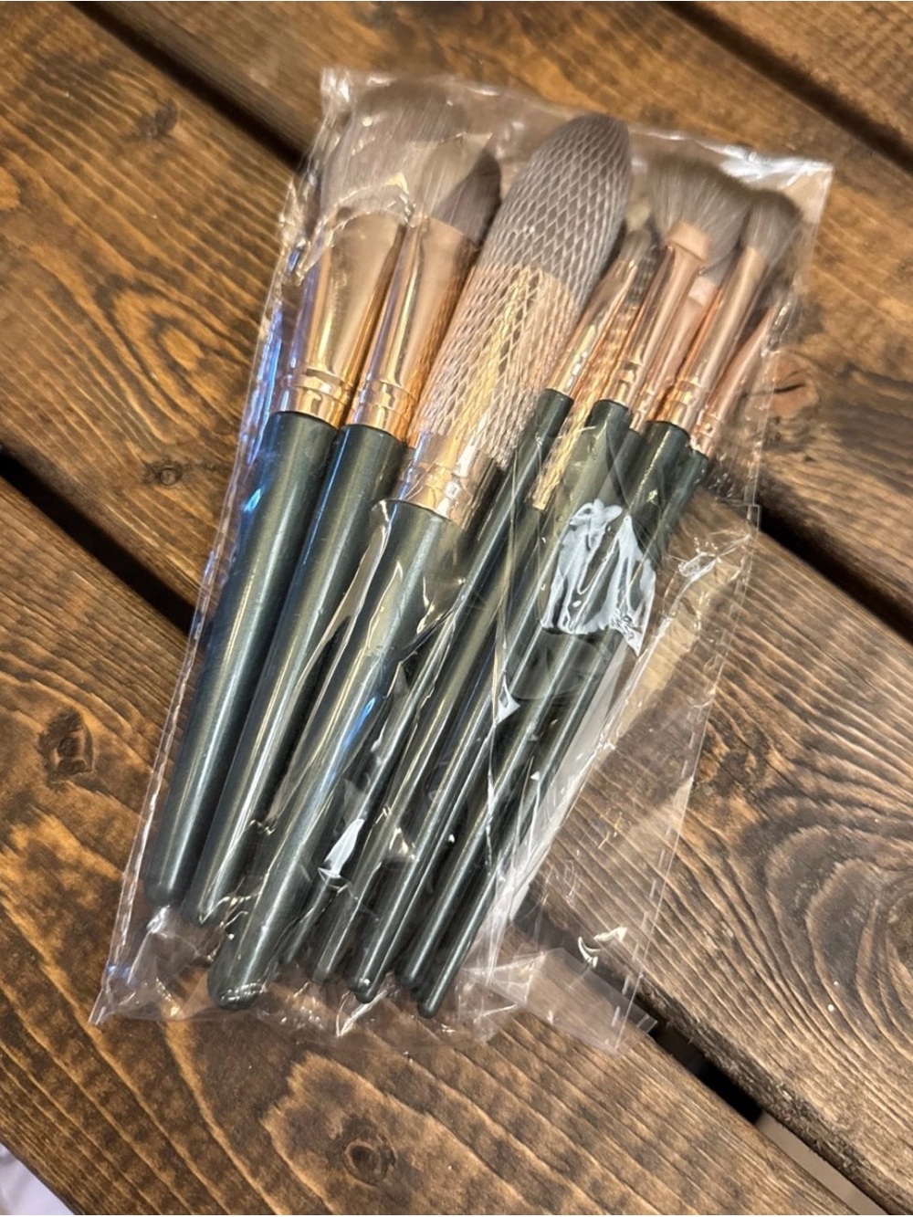 Luxury 10-Piece Green Makeup Brush Set with Soft Gray Bristles